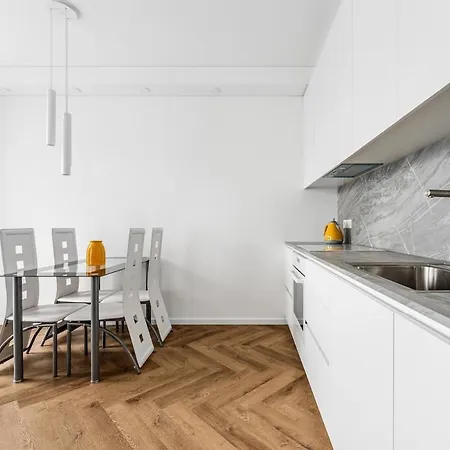 Апартаменты Modern 50m2 Flat By Japanese Garden, 3rd Floor