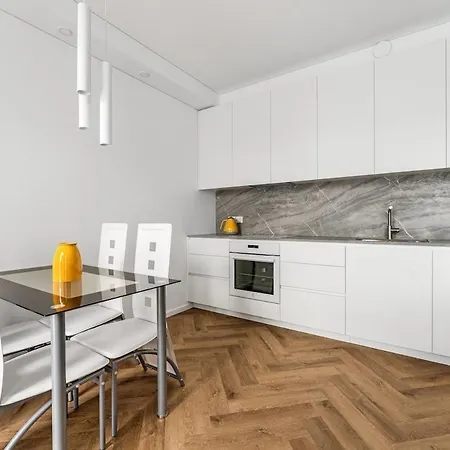 Апартаменты Modern 50m2 Flat By Japanese Garden, 3rd Floor *