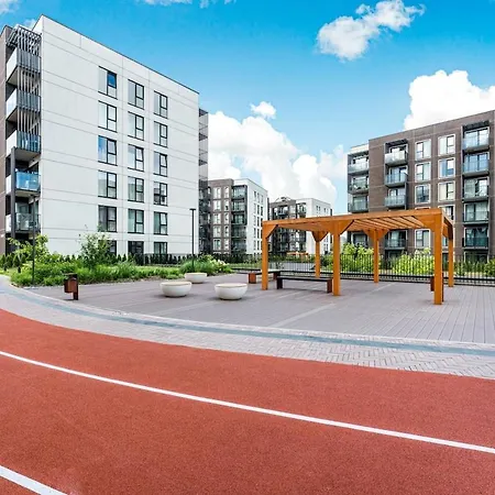 Апартаменты Modern 50m2 Flat By Japanese Garden, 3rd Floor