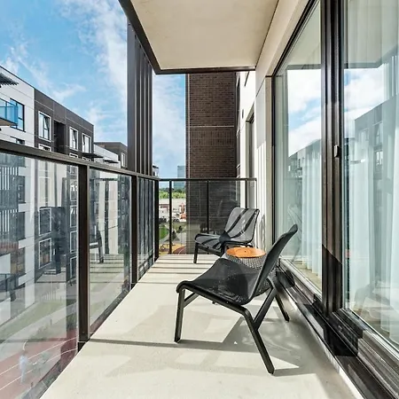 Апартаменты Modern 50m2 Flat By Japanese Garden, 3rd Floor