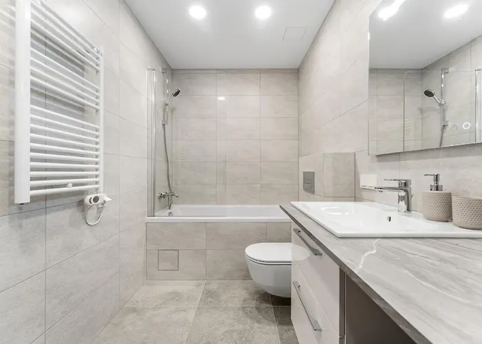 Modern 50m2 Flat By Japanese Garden, 3rd Floor Wilno