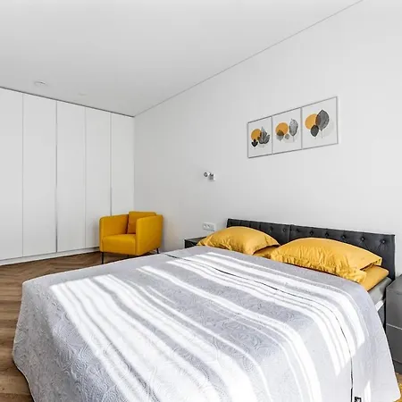 Modern 50m2 Flat By Japanese Garden, 3rd Floor דירה וילנה