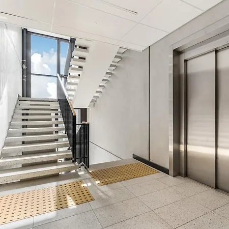 Modern 50m2 Flat By Japanese Garden, 3rd Floor וילנה