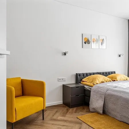 Modern 50m2 Flat By Japanese Garden, 3rd Floor דירה *